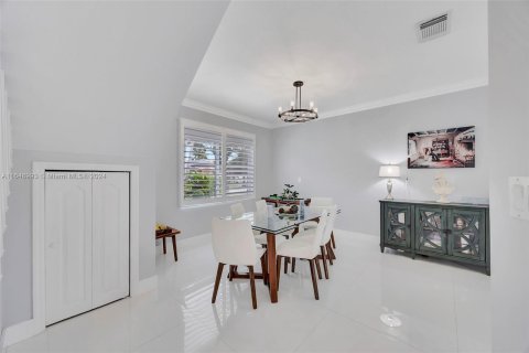 Villa ou maison à vendre à Miami, Floride: 5 chambres № 1332032 - photo 15