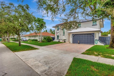 Villa ou maison à vendre à Miami, Floride: 5 chambres № 1332032 - photo 2