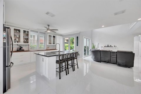 Casa en venta en Miami, Florida, 5 dormitorios № 1332032 - foto 12