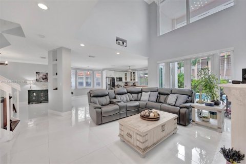 House in Miami, Florida 5 bedrooms № 1332032 - photo 19