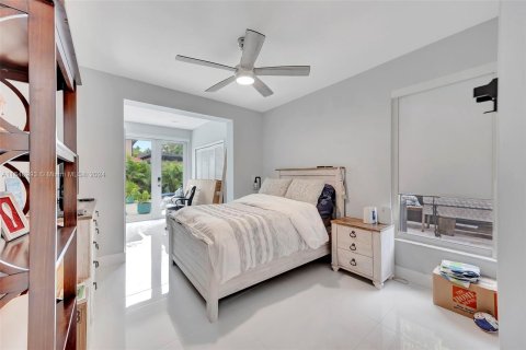 Villa ou maison à vendre à Miami, Floride: 5 chambres № 1332032 - photo 25