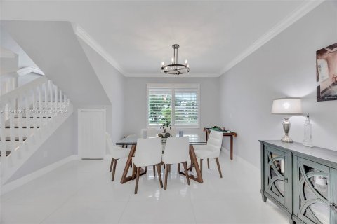 Casa en venta en Miami, Florida, 5 dormitorios № 1332032 - foto 14