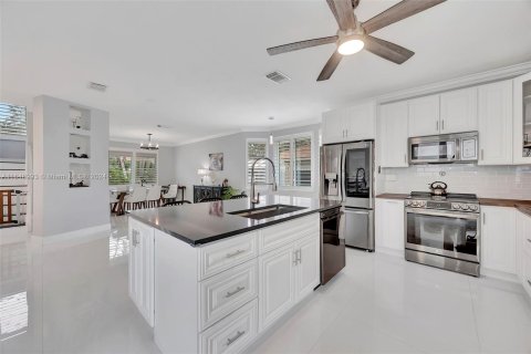 Casa en venta en Miami, Florida, 5 dormitorios № 1332032 - foto 11