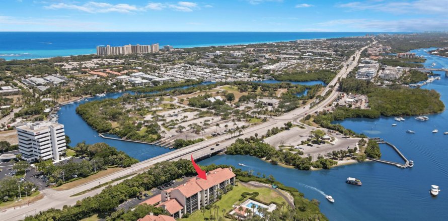 Condominio en Jupiter, Florida, 2 dormitorios  № 1147026