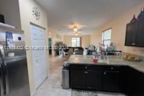 House in Homestead, Florida 5 bedrooms, 270.9 sq.m. № 1187459 - photo 28