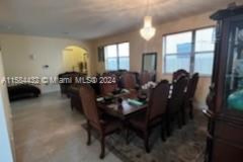 House in Homestead, Florida 5 bedrooms, 270.9 sq.m. № 1187459 - photo 27