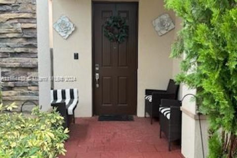 House in Homestead, Florida 5 bedrooms, 270.9 sq.m. № 1187459 - photo 12