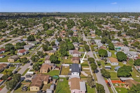 Villa ou maison à vendre à Miami Gardens, Floride: 4 chambres, 127.09 m2 № 1232875 - photo 24