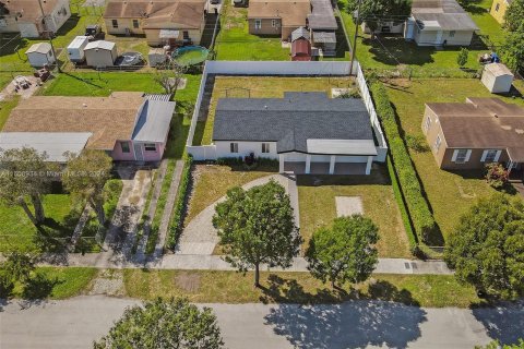 Casa en venta en Miami Gardens, Florida, 4 dormitorios, 127.09 m2 № 1232875 - foto 1