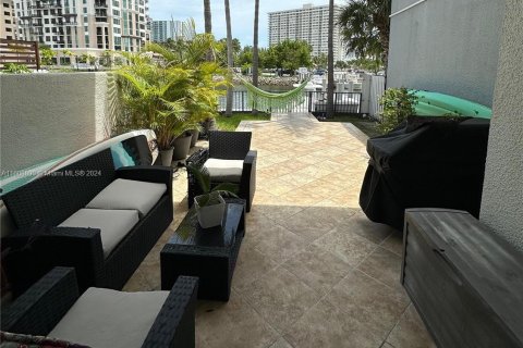 Touwnhouse à vendre à Sunny Isles Beach, Floride: 4 chambres, 225.29 m2 № 1232531 - photo 22