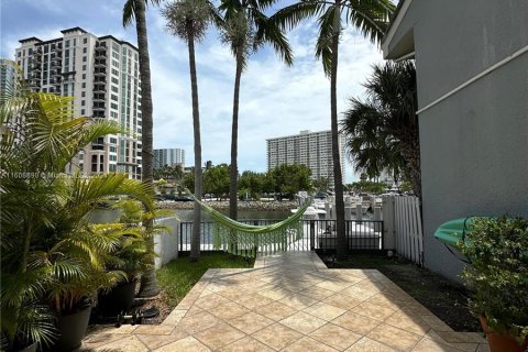 Touwnhouse à vendre à Sunny Isles Beach, Floride: 4 chambres, 225.29 m2 № 1232531 - photo 21