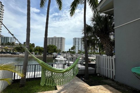 Touwnhouse à vendre à Sunny Isles Beach, Floride: 4 chambres, 225.29 m2 № 1232531 - photo 18