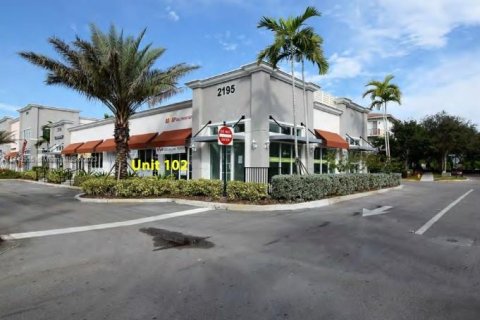 Commercial property in Miramar, Florida № 691239 - photo 3