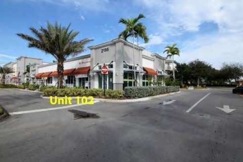Commercial property in Miramar, Florida № 691239 - photo 1