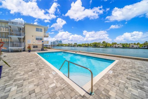 Studio in the Condo in Miami Beach, Florida  № 1013569 - photo 2