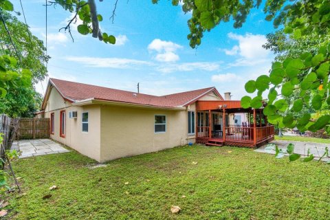 Villa ou maison à vendre à Lake Worth, Floride: 4 chambres, 248.14 m2 № 1179753 - photo 2