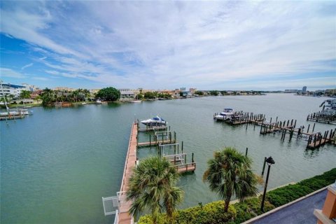 Condo in Clearwater, Florida, 3 bedrooms  № 250306 - photo 7