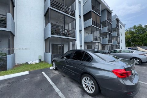 Condo in North Miami, Florida, 1 bedroom  № 1316142 - photo 24