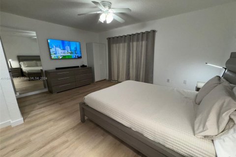 Condo in North Miami, Florida, 1 bedroom  № 1316142 - photo 19