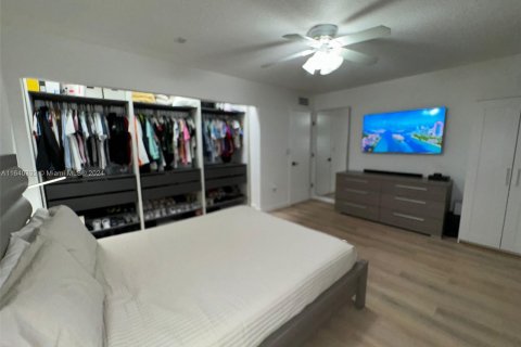 Condo in North Miami, Florida, 1 bedroom  № 1316142 - photo 17