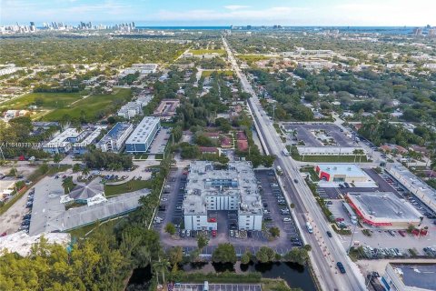 Condo in North Miami, Florida, 1 bedroom  № 1316142 - photo 1