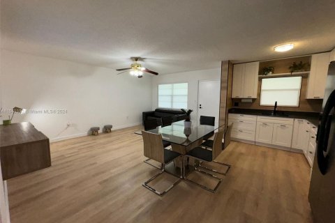 Condominio en venta en North Miami, Florida, 1 dormitorio, 64.2 m2 № 1316142 - foto 7