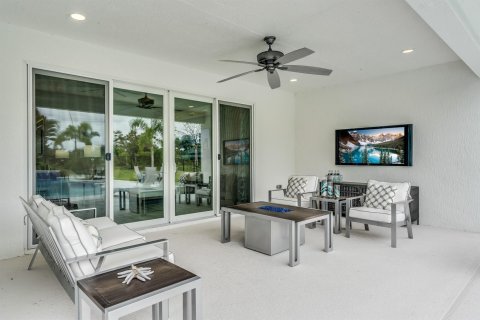 House in Vero Beach, Florida 3 bedrooms, 219.34 sq.m. № 992054 - photo 2
