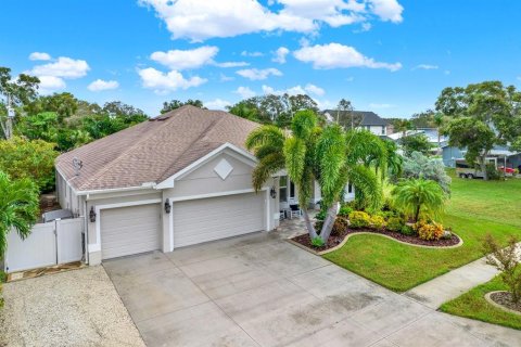 Casa en venta en Tarpon Springs, Florida, 3 dormitorios, 161.19 m2 № 1405523 - foto 1