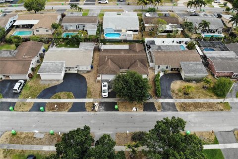 Casa en venta en Sunrise, Florida, 4 dormitorios, 159.14 m2 № 1177194 - foto 1