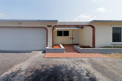 Villa ou maison à vendre à Sunrise, Floride: 4 chambres, 159.14 m2 № 1177194 - photo 29