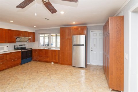 House in Sunrise, Florida 4 bedrooms, 159.14 sq.m. № 1177194 - photo 25