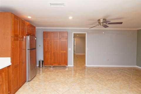 House in Sunrise, Florida 4 bedrooms, 159.14 sq.m. № 1177194 - photo 24