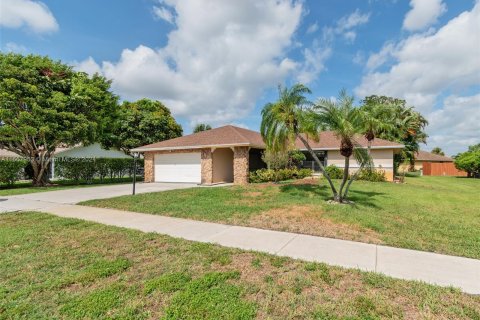 House in Lake Worth, Florida 3 bedrooms, 135.27 sq.m. № 1388152 - photo 1