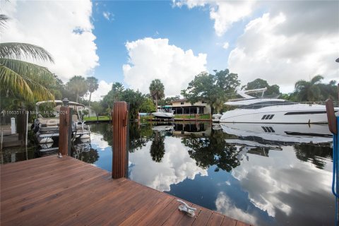 House in Fort Lauderdale, Florida 5 bedrooms, 287.25 sq.m. № 1388186 - photo 2