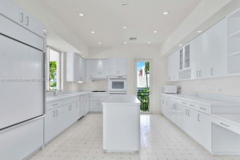 Villa ou maison à vendre à Bal Harbour, Floride: 4 chambres, 633.87 m2 № 705391 - photo 23