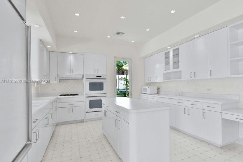 Casa en venta en Bal Harbour, Florida, 4 dormitorios, 633.87 m2 № 705391 - foto 22