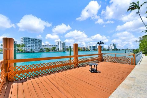Villa ou maison à vendre à Bal Harbour, Floride: 4 chambres, 633.87 m2 № 705391 - photo 16