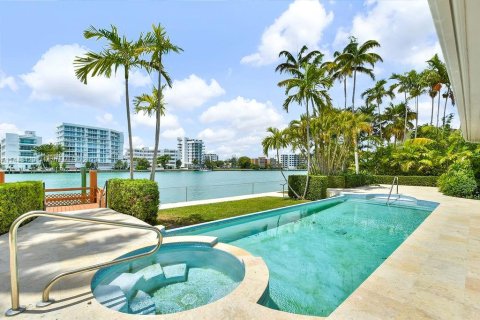 Casa en venta en Bal Harbour, Florida, 4 dormitorios, 633.87 m2 № 705391 - foto 10