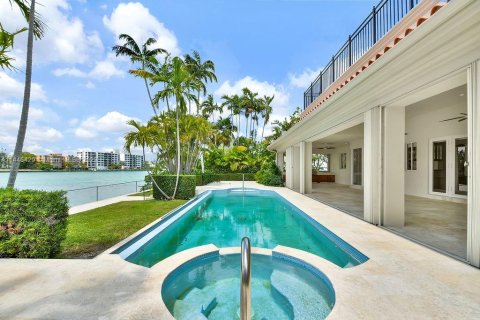 Casa en venta en Bal Harbour, Florida, 4 dormitorios, 633.87 m2 № 705391 - foto 11