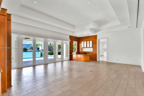 House in Bal Harbour, Florida 4 bedrooms, 633.87 sq.m. № 705391 - photo 20