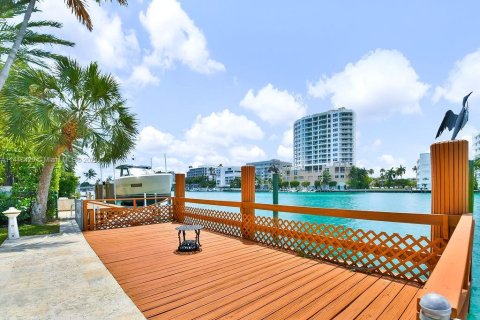 Villa ou maison à vendre à Bal Harbour, Floride: 4 chambres, 633.87 m2 № 705391 - photo 14