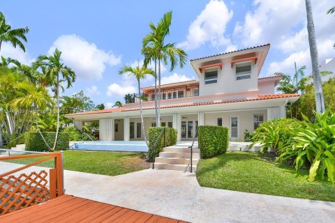 Casa en venta en Bal Harbour, Florida, 4 dormitorios, 633.87 m2 № 705391 - foto 15