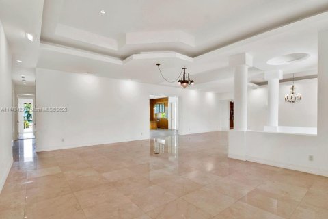 Casa en venta en Bal Harbour, Florida, 4 dormitorios, 633.87 m2 № 705391 - foto 19