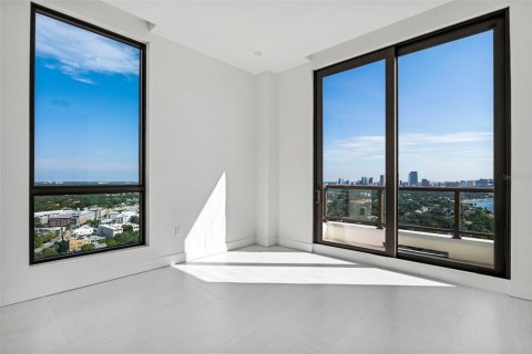 Condominio en venta en Tampa, Florida, 4 dormitorios, 488.48 m2 № 718896 - foto 30