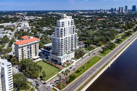 Condominio en venta en Tampa, Florida, 4 dormitorios, 488.48 m2 № 718896 - foto 2