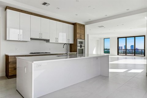 Condominio en venta en Tampa, Florida, 4 dormitorios, 488.48 m2 № 718896 - foto 3