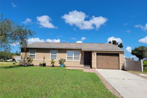 House in Port Charlotte, Florida 3 bedrooms, 93.27 sq.m. № 1394498 - photo 1