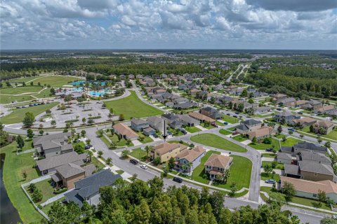 House in CONNERTON

 in Land O' Lakes, Florida 6 bedrooms, 244.7 sq.m. № 1415999 - photo 4