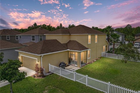 House in CONNERTON

 in Land O' Lakes, Florida 6 bedrooms, 244.7 sq.m. № 1415999 - photo 2