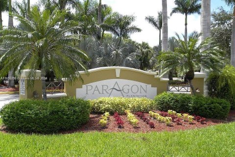 Condo in Plantation, Florida, 2 bedrooms  № 1355388 - photo 1